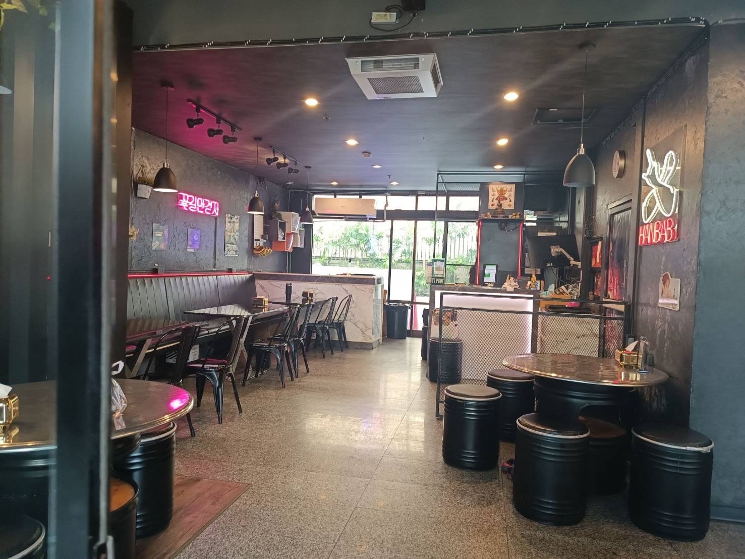 เซ้งด่วน ร้านอาหารทำเล 16 ปี ใต้คอนโดลุมพินี สะพานควาย ตรงข้าม Camping Ground