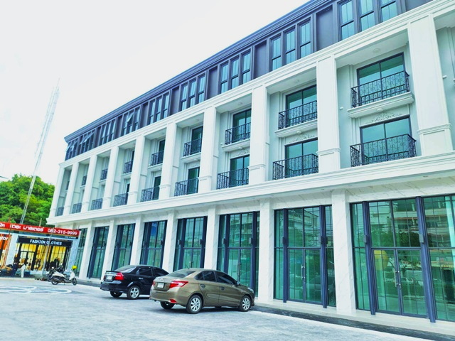 ธัญญะ ช็อปปิ้ง พาร์ค 1.6 กม.อ่อนนุช68-78 มีลานจอดรถ โชว์รูม คลีนิค ให้เช่าอาคารพาณิชย์ 4.5 ชั้นใหม่ 20 ตร.วา. 360 ตร.ม. 3 นอน 4 น้ำ