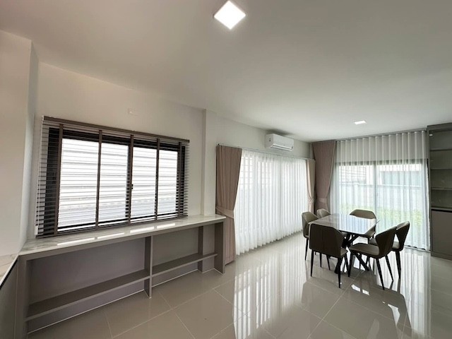 BH4457 ขายและให้เช่าบ้านกลางเมือง THE EDITION ศรีนครินทร์ สวนหลวง ใกล้ Mega Bangna เพียงประมาณ 10 นาที