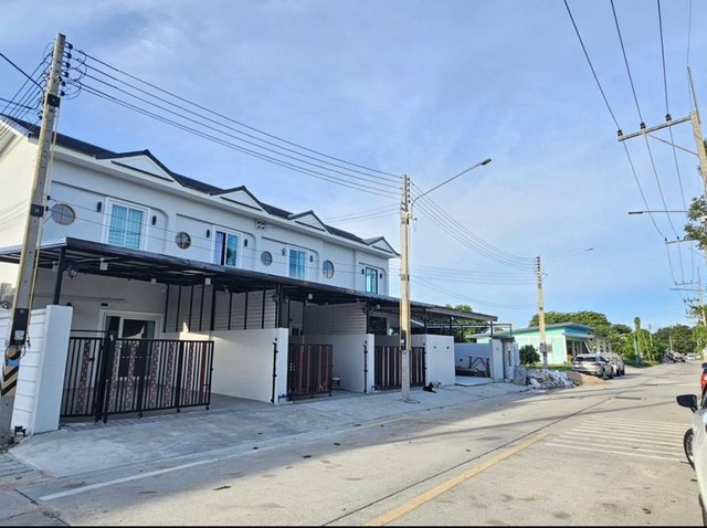 ขายทาวน์โฮมพร้อมอยู่ ใกล้ฟาร์มม้าแคระ หนองปรือ บางละมุง ชลบุรี FP-H01819