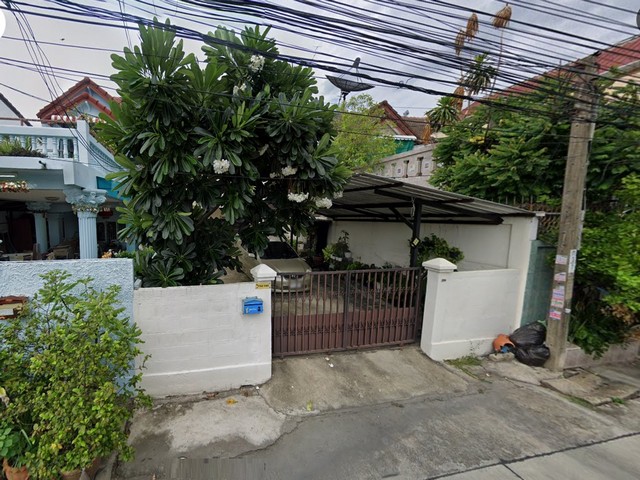 ให้เช่าบ้านแฝด 2 ชั้น 3 ห้องนอน หมู่บ้านรังสิยา สุขุมวิท 101 ปุณณวิถี 22 ทำเลดี เดินทางสะดวก ใกล้ BTS ปุณณวิถี