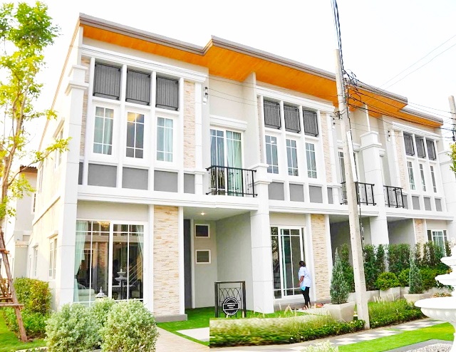 วงศ์สว่าง รัชดา  ตลาดสดวงศ์สว่าง 1.6 กม.ให้เช่าทาวน์โฮม 2 ชั้น แปลงมุม 4นอน 3 น้ำ MRT แยกติวานนท์ 1.6กม.