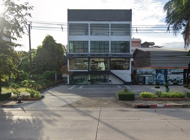BR 1545 ให้เช่าอาคาร4 ชั้น โชว์รูม สำนักงาน คลินิกความงาม  ริมถนนประดิษฐ์มนูธรรม เลียบด่วนเอกมัยรามอินทรา ใกล้ เซ็นทรัลอีสต์วิลล์