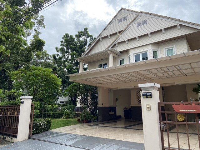 ขายบ้านเดี่ยว 2 ชั้นหลังมุม 100.5 ตรว. หมู่บ้านพัฒนาการ พัฒนาการ 30 (หน้าหมู่บ้านปัญญา) สภาพดีพร้อมอยู่ หันหน้าทิศเหนือ มีต้นไม้ใหญ่ร่มรื่น