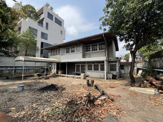 ขายบ้านเดี่ยว 2 ชั้นหมู่บ้านเสรี พระราม 9 ซอย 41 แยก 10 เนื้อที่ 105 ตารางวา