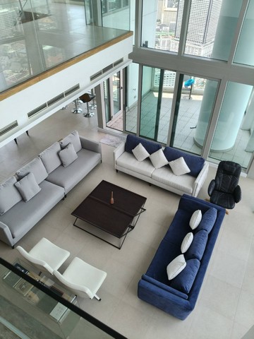 ให้เช่า คอนโดมิเนียมหรูแบบดูเพล็กซ์ที่ The River เจริญนคร 13 3 ห้องนอน 4 ห้องน้ำ