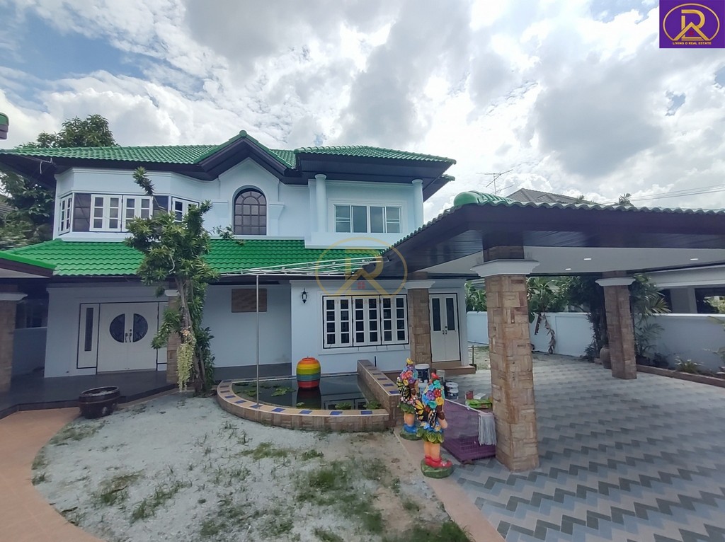 คุ้มสุดขายบ้านเดี่ยว2ชั้น หลังใหญ่ มบ.เวิล์ดวิลล่า พร้อมเรือนรับรอง รีโนเวทแล้ว สวยมาก อยู่ในตัวเมือง ใกล้เซ็นทรัลชลบุรี  อ.เมือง จ.ชลบุรี