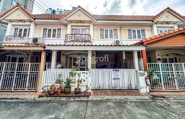 ขายทาวน์เฮ้าส์ หมู่บ้านเปี่ยมสุข รัตนาธิเบศร์ 34  ซ.รัตนาธิเบศร์38  ซอย 1 ติดถนนเมน ใกล้ MRT สะพานพระนั่งเกล้า 3 นอน 19.6 ตร.ว.