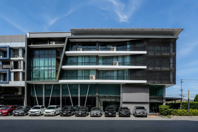 อาคารสำนักงานใหญ่ 5 ชั้น   ( เกษตร – นวมินทร์ ) ถนนประเสริฐมนูกิจ ติดถนนใหญ่ มองเห็นเด่นชัด โอกาสดีสำหรับเจ้าของธุรกิจและนักลงทุน