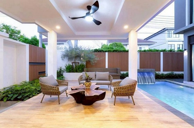 บ้านหรูสไตล์โมเดิร์น 3 ชั้น วิวภูเขา บรรยากาศสุดพรีเมียม สันทราย