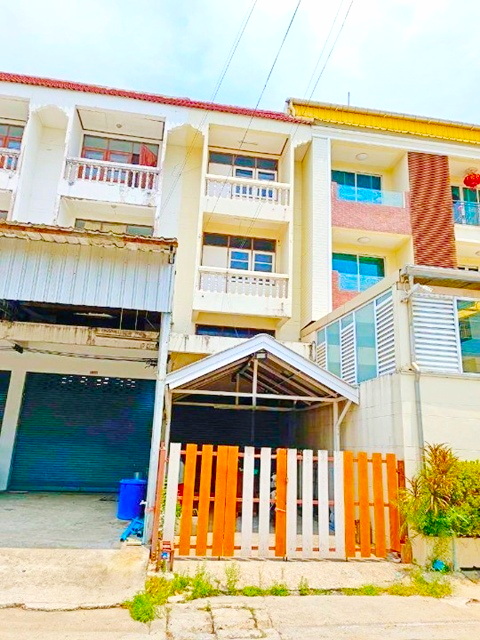 ถ. สายไหม-สุขาภิบาล5 รร. สารสาสน์สายไหม 1.2 กม. ให้เช่าอาคารพาณิชย์ 3.5ชั้น 22 ตร.วา. 265ตร.ม. 3นอน 3น้ำ  สายไหม อเวนิว 1.5 กม.