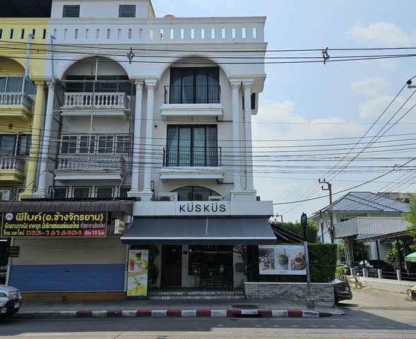 ขายอาคารพาณิชย์ ลาดพร้าววังหิน ซอย 45 ขนาด 56 ตร.ว พื้นที่ใช้สอย 870 ตร.ม. หลังมุม รีโนเวทใหม่ เหมาะทำธุรกิจ ราคา 28000000 บาท