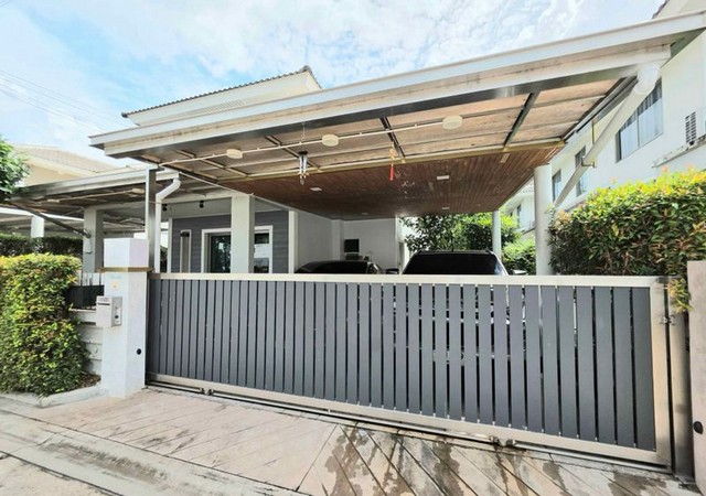 บ้านเดี่ยวมือสองโซนสวนเสือ มบ.ไลฟ อิน เดอะ การ์เด้น ศรีราชา ชลบุรี FP-H01574