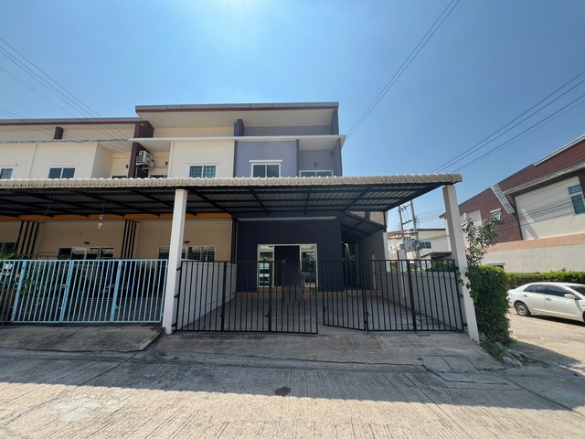 ขาย ทาวน์โฮม โครงการ บูรพาแลนด์ หนองค้อ  เดินทางสะดวกสบายด้วยการเชื่อมถึง ถนนสุขุมวิท และถนนบายพาส-มอเตอร์เวย์