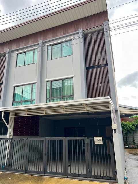 ให้เช่าบ้านทาวน์โฮม 3 ชั้น (หลังมุม) 4 ห้องนอน โครงการ สิริเฮ้าท์ รัชดา 18 SIRIHOUSE ใจกลางรัชดา-ลาดพร้าว
