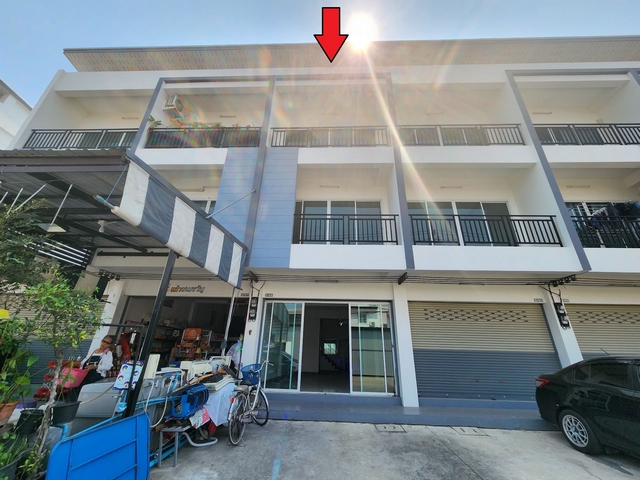 อาคารพานิชย์ให้เช่า 3 ชั้น กั้นกระจกด้านหน้า กั้นห้อง ถนนเอกชัย ใกล้วัดโพธิ์แจ้ เหมาะทำโฮมออฟฟิต ถนนกว้าง จอดรถสบาย