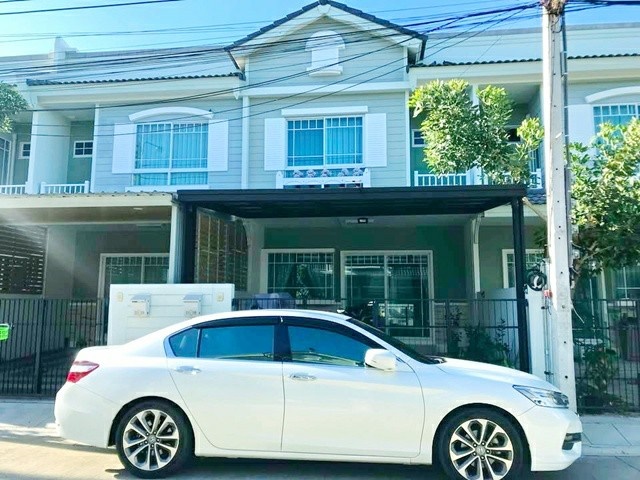 ตลาดบางบ่อ 900 ม. ทาวน์โฮม 2 ชั้น พร้อมเข้าอยู่  2 นอน 3 น้ำ 22 ตร.ว.ทาวน์โฮมโครงการ Villaggio ทำเลบางนา บางบ่อ