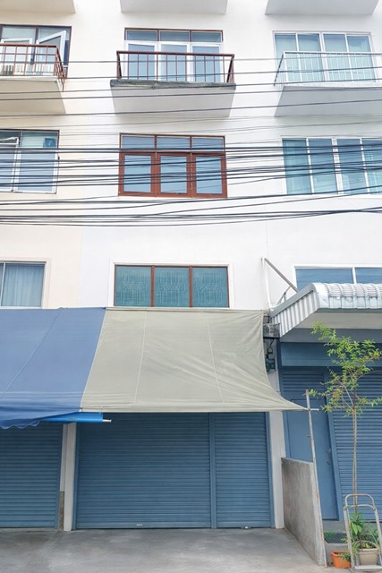 อาคารพาณิชย์ 4 ชั้น ทำเลสุขุมวิท 45–53 BTS พร้อมพงษ์ 1.4 กม. ใกล้BTS ทองหล่อ 1.6 กม.3 นอน