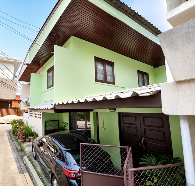 ใกล้BTS สะพานควาย 750 ม. ซ.อินทามระ 1-8 ทาวน์เฮ้าส์ 2 นอน 1 น้ำ  25 ตร.วา.200 ตร.ม. ใจกลางพญาไท