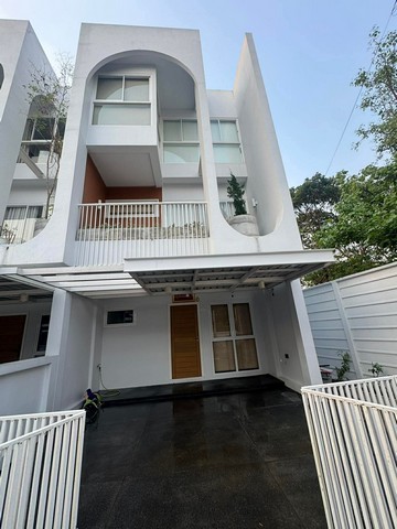 ขายด่วน บ้าน Modern Luxury โครงการ Monotown 3 ใกล้โรงเรียนนานาชาติ NIS