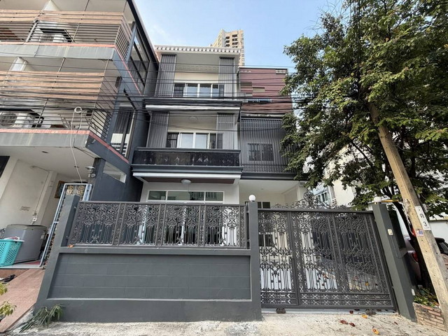 โฮมออฟฟิศ Casa Pacífica Bangkok 5 ห้องนอน  4 ห้องน้ำ 400 ตารางเมตร เพียง100เมตรถึงBTS พระโขนง