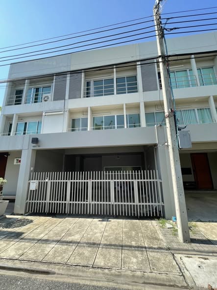 ให้เช่าทาวน์โฮม 3 ชั้น 200 ตรม 3 ห้องนอน โครงการ โนเบิลคิวบ์ พัฒนาการ ใกล้สวนส่วนกลาง ใกล้ทางด่วน ใกล้ทองหล่อ
