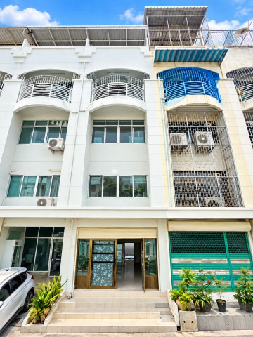 ให้เช่าตึกแถว 5 ชั้น สุขุมวิท71 BTSพระโขนง457ม. พร้อมดาดฟ้ามีหลังคา Cloud Kitchen 18ตร.ว. 250ตร.ม. ตลาดพระโขนง 300 ม.