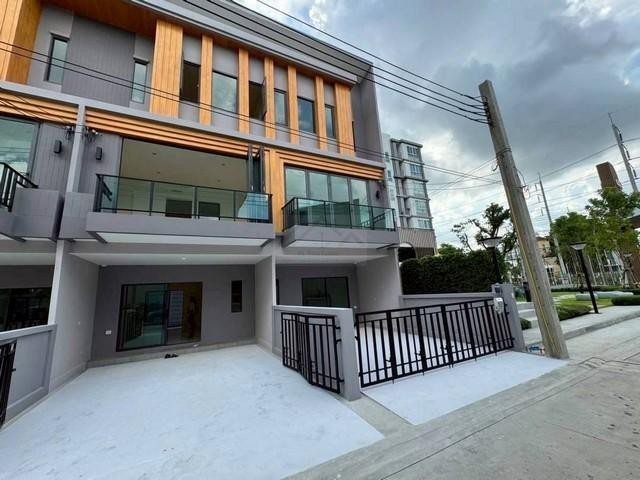 ให้เช่า ทาวน์โฮม 3 ชั้น โครงการ EIGEN พระราม 9 เฉลิมพระเกียรติ ร.9 ซอย 89 โครงการติดกับมอเตอร์เวย์ ใกล้ airport link ทับช้าง