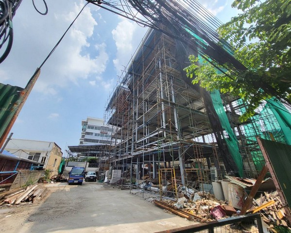 ให้เช่าอาคาร 4 ชั้น 1 หลังและ 2 ชั้น 1 หลัง ถนนสุขุมวิท 103 ซอยอุดมสุข28-30 พทชส 1800 ตรม. บนที่ดิน 300 ตรว. ค่าเช่าเริ่มต้น 400000/เดือน