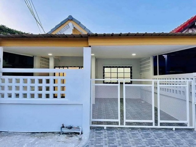 ขายทาวน์เฮ้าส์ รีโนเวทใหม่ พร้อมอยู่ มบ.ธนาวิลล์ เก้ากิโล ศรีราชา FP-H01568