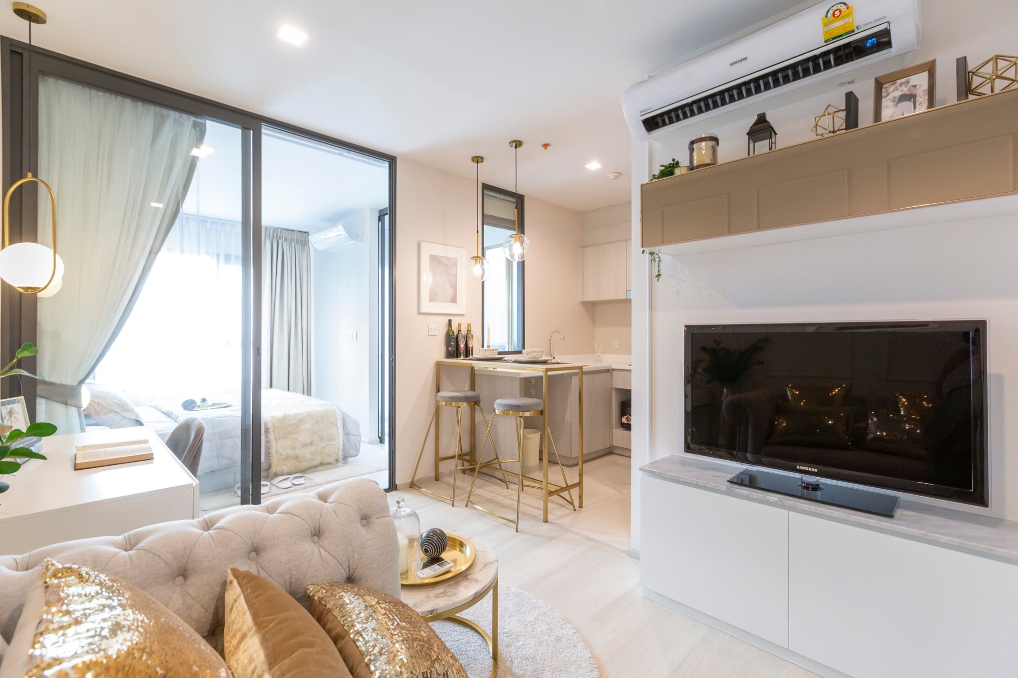 Life One Wireless beautiful view clean 22nd floor BTS PloenChit
