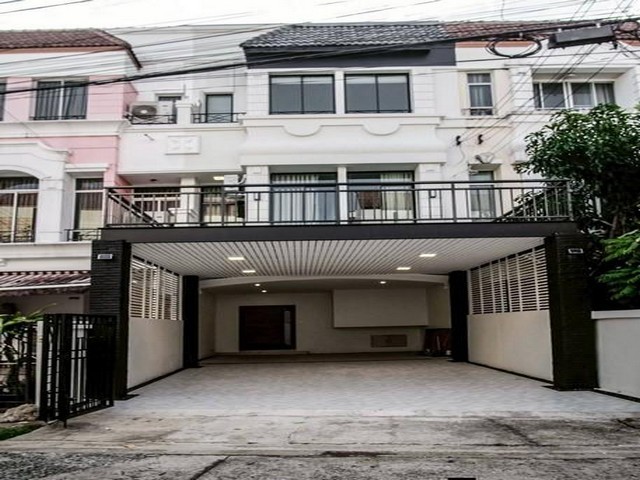 ให้เช่าทาวน์โฮม ซอยศรีด่าน 24 บ้านกลางเมือง บริติช ทาวน์ ศรีนครินทร์