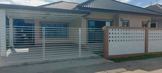 โซนน้ำแพร่ #หางดง ขายเพียง 2.75 ล้าน 65 ตรว. บ้านสร้างใหม่ชั้นเดียว พร้อมสระว่ายน้ำส่วนตัว พร้อมเข้าอยู่ #ซื้ออยู่เองหรือปล่อยเช่าได้