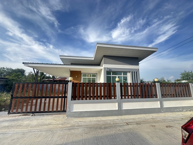 ขายบ้านเดี่ยวสร้างใหม่  ห้วยใหญ่ พื้นที่กว้างมาก ทำสวนได้หรือจะปลูกบ้านเพิ่มก้ได้