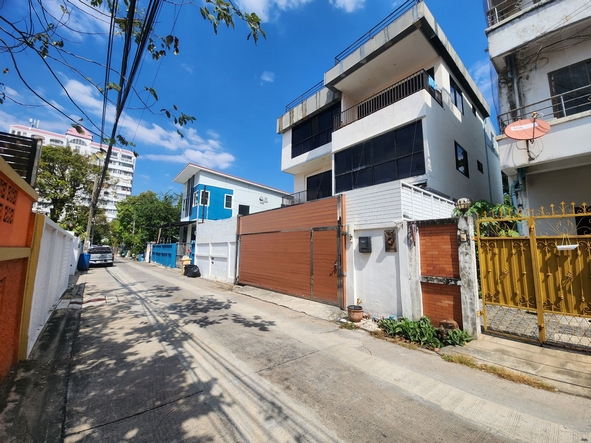 ให้เช่า บ้านเดี่ยว 3 ชั้น 58 ตรว. ซอย ปุณณวิถี 31 สุขุมวิท101  ใกล้BTS ปุณณวิถี