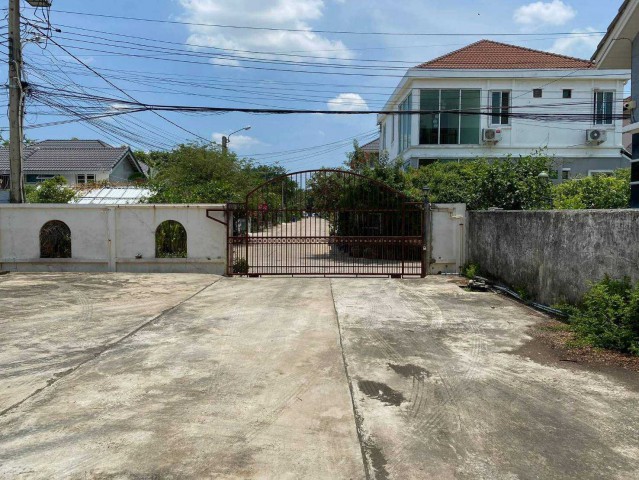 ให้เช่า โกดังพร้อมบ้าน พุทธมณฑลสาย 2 พื้นที่ใช้สอยโกดังรวม 1600 ตรม แขวงศาลาธรรมสพน์ เขตทวีวัฒนากรุงเทพมหานคร