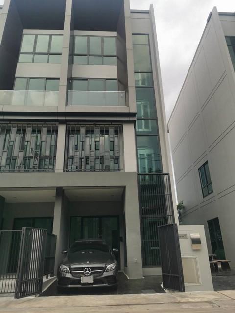 HR 9544 ให้เช่าโฮมออฟฟิศ 4 ชั้น JW Urban Home Office พร้อมลิฟต์แก้วส่วนตัว ติดถนนสรงประภา-ใกล้สนามบินดอนเมือง