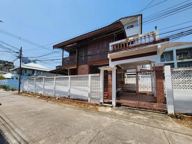 HR 6366 ให้เช่าบ้านเดี่ยว 2 ชั้นหลังมุม 75 ตรว. ซอยลาดพร้าว 35 ทำ office หรือ Air bnb ได้