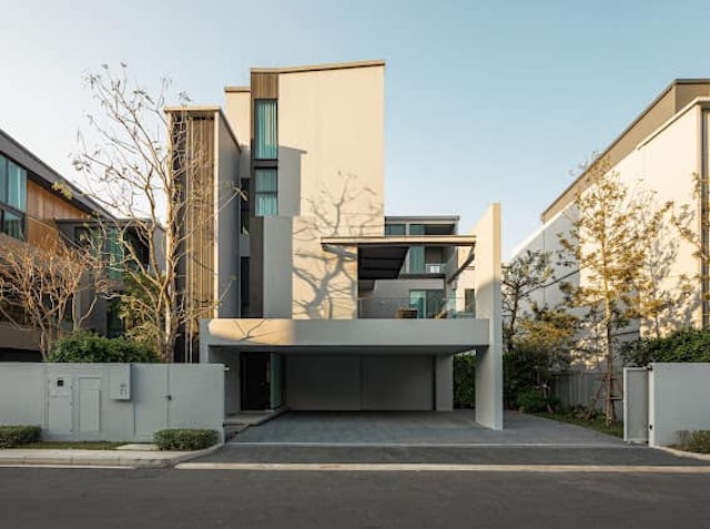 BH4010 ขายและให้เช่าบ้านหรู VIVE กรุงเทพกรีฑา บ้านใหม่มีลิฟต์ ใกล้ Wellington College International School Bangkok พร้อมเข้าอยู่