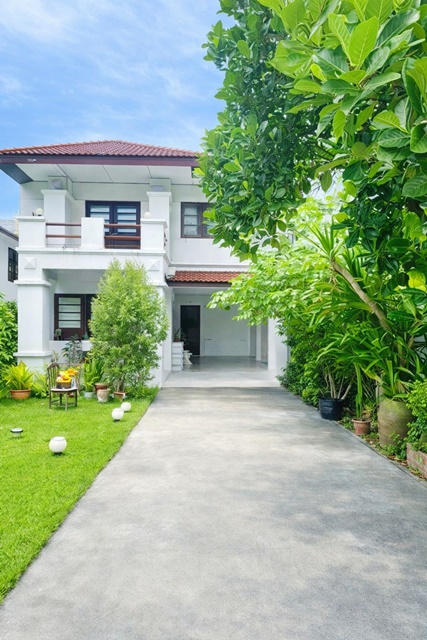 ปล่อยเช่าขาดทุน40% ถูกกว่าโรงแรม ใกล้BTSนานา 300 ม.  คฤหาสน์หรู 2 ชั้น รีโนเวทใหม่ 4นอน 4 น้ำ โรงแรมโนโวเทล กรุงเทพ สุขุมวิท4  70 ตร.ว.