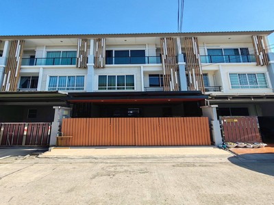 ของดีหายาก บ้านสวยบิ้วอินครบ ขายทาวน์เฮ้าส์ 3 ชั้น เดอะ แพลนท์ ซิตี้ แจ้งวัฒนะ  เมืองทองธานี ใกล้รถไฟฟ้าสายสีชมพู พร้อมอยู่ทันที