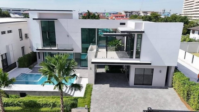 บ้านเดี่ยวThe Master เอกมัย-รามอินทราPool villa 182sq.w. 700sq.m. 5 ห้องนอน 6 ห้องน้ำ บ้านใหม่เพิ่งตกแต่งเสร็จ