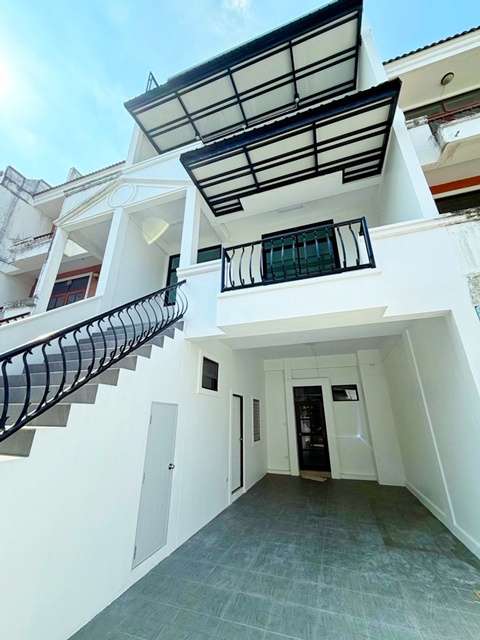 ไบเทค บางนา 900 ม. BTSบางนา 1.2กม. 7นอน ทาวน์โฮม 4 ชั้น 20 ตร.ว 288 ตร.ม  ทำเลใจกลางบางนา ติดไบเทค