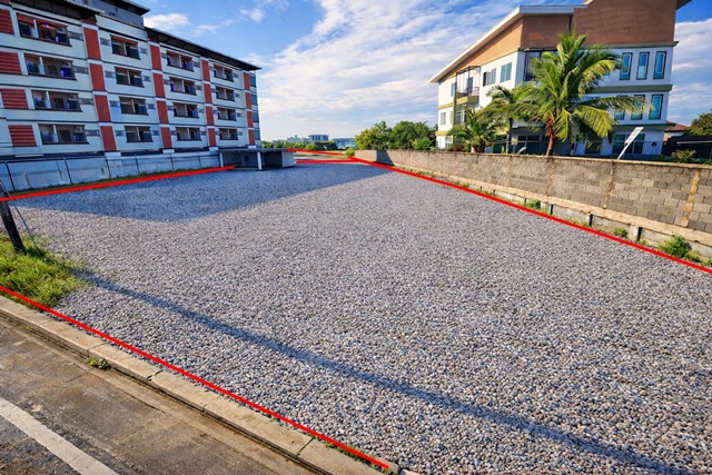 ติดถนนใหญ่ หน้ากว้าง 45 เมตร ให้เช่าที่ดินถมแล้ว  ติดโลตัส ลำลูกกา คลอง2 250ม. หน้ากว้าง 45 เมตร ใกล้ BTS คูคต 1.8 กม.