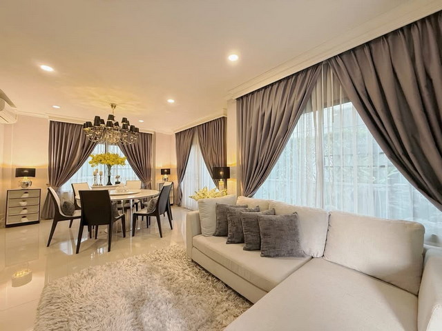 บ้านเดียวหมู่บ้าน The city Ramintra  พร้อมเฟอร์นิเจอร์ 4 ห้องนอน (แถวห้างแฟชั่นไอแลนด์)