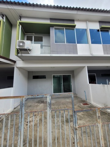 MT5ให้เช่าทาวน์เฮาส์ 2 ชั้น หมู่บ้านThe Trust Town วงแหวน-ลำลูกกา ใกล้ทางขึ้น-ลง มอเตอร์เวย์ ตรงข้ามบิ๊กซีคลอง5