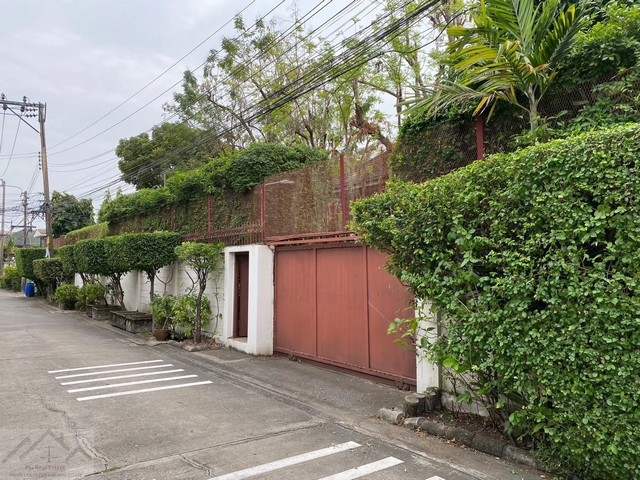 ให้เช่าบ้านเดี่ยว 2 ชั้น 200 ตรว. ซอยลาดพร้าว 128 ใกล้รถไฟฟ้าสถานีลาดพร้าว 101 เหมาะสำหรับทำโฮมออฟฟิศ ร้านอาหาร คาเฟ่