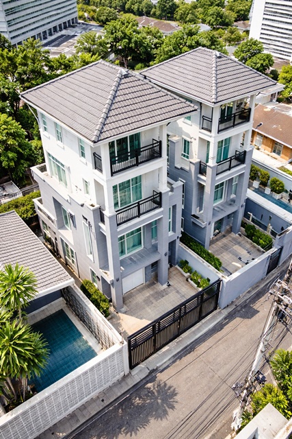 ทาวน์โฮม 3.5 ชั้นพร้อมชั้นลอย 3 นอน 3 น้ำ 27 ตร.ว. ใกล้ BTS เอกมัย 2 กม. เอกมัย10-12 340 ตร.ม.ทำเลปรีดี พนมยงค์ ดองกี้ มอลล์ ทองหล่อ