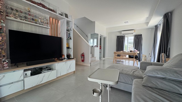 ให้เช่าบ้านแฝดหลังริม สภาพใหม่ พร้อมเฟอร์นิเจอร์ และเครื่องใช้ไฟฟ้าพร้อมอยู่ โครงการ Inizio ศรีนครินทร์