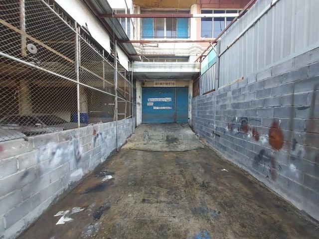 ขายตึกแถว 4 ชั้น (แนวรถไฟฟ้า) ติดถนนรัตนาธิเบศร์ บางบัวทอง จังหวัดนนทบุรี